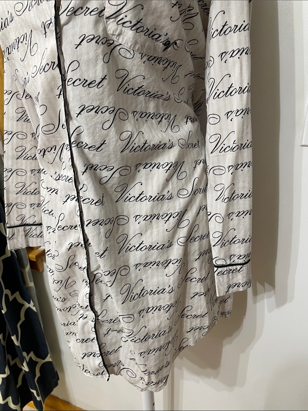 Victoria's Secret Ivory & Pink Nightshirt with Black Script - Picture 3 of 4